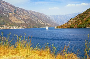 Karadağ, Kotor Körfezi (Adriyatik Denizi) Verige Boğazı yakınındaki görünümünü