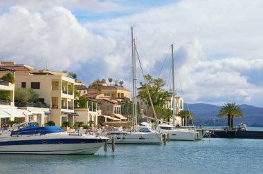 Porto Karadağ Tivat filialı üzrə - Adriyatik tam hizmet yat marina manzarası. Karadağ