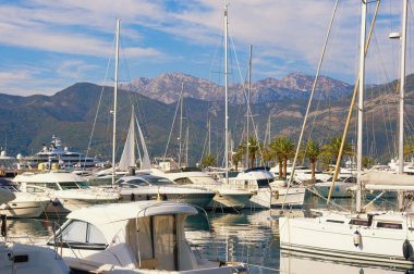 Yat limanına. Karadağ, Tivat şehir, Porto Karadağ