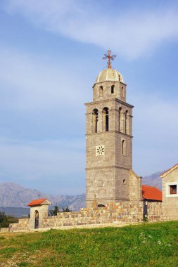 Eski Aziz Jovan Kilisesi Tivat köyün Bogisici, Karadağ görünümünü