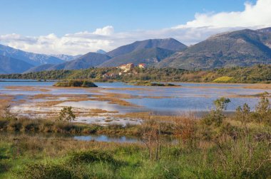 Sulak arazi. Karadağ, Tivat. Tivat Salina (Tivatska Solila) - botanik ve hayvan rezervleri