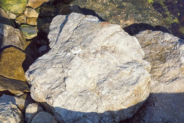Kamienie na wybrzeżu Adriatyku, tło. Czarnogóra — Zdjęcie stockowe