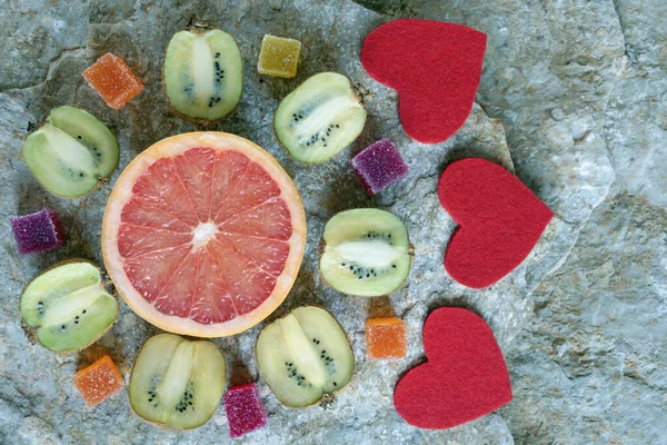 Gyümölcs Gyümölcskocsonya Grapefruit Fele Kivi Fele Virágnak Tűnik Három Szív — Stock Fotó