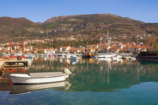 Gyönyörű Mediterrán Táj Kis Kikötő Halászhajók Montenegró Adriai Tenger Kotori — Stock Fotó