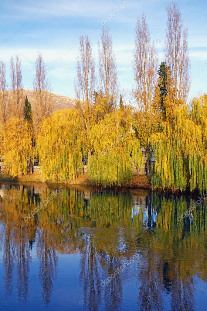 Осень На Берегу Реки Фото