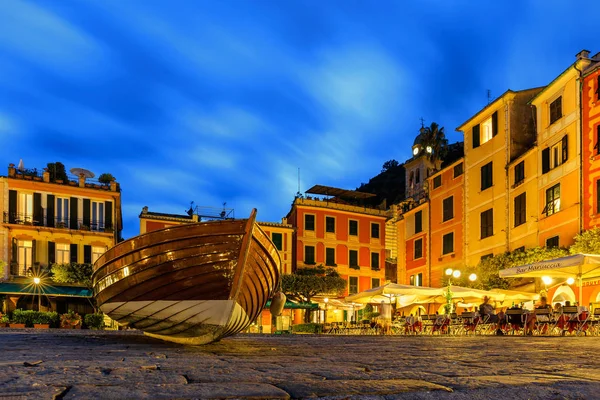 Portofino, Italia - 15 de septiembre de 2015: Luces de noche en Portofino, Italia — Foto de Stock