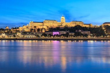 Budapeşte, Macaristan için ışıklı Kraliyet Sarayı
