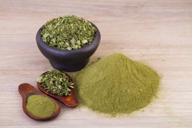 Yaprakları ve zemin (Moringa oleifera Moringa)