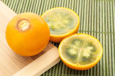 Lulo tropikal meyve (Solanum quitoense)