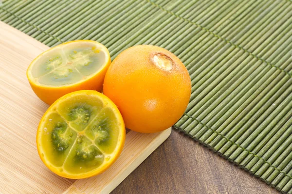 Monika tropisk frukt (Solanum quitoense) — Stockfoto
