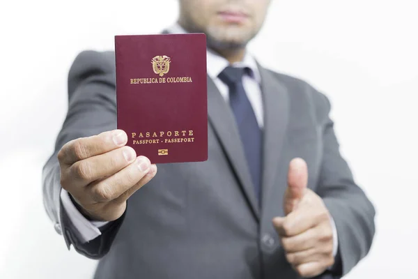 İşadamı holding Kolombiya pasaportu