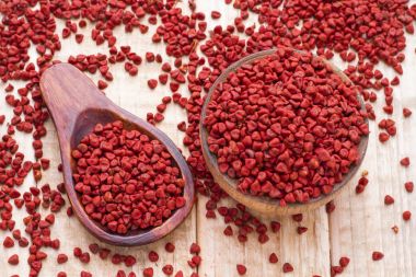 Achiote tohumları, Orta Amerika ve Güney Amerika'nın yerlerinde'sezon ve renk yiyecek için kullanılır