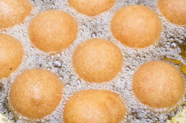 Kolombiya petrol işleminde yemek börek