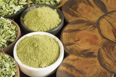 Yaprakları ve odun (moringa oleifera moringa tozu)