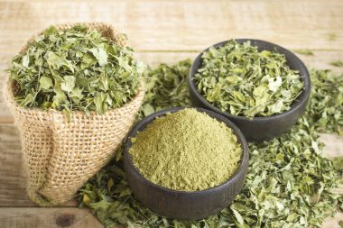 Yaprakları ve odun (moringa oleifera moringa tozu)