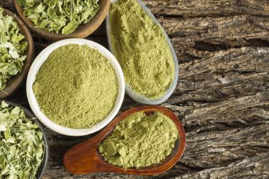 Yaprakları ve odun (moringa oleifera moringa tozu)