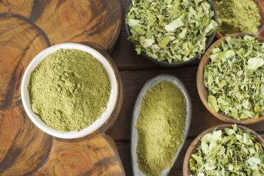 Yaprakları ve odun (moringa oleifera moringa tozu)