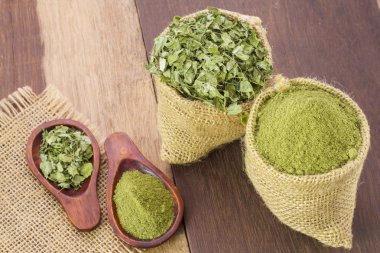 Yaprakları ve odun (moringa oleifera moringa tozu)