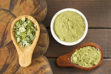 Yaprakları ve odun (moringa oleifera moringa tozu)