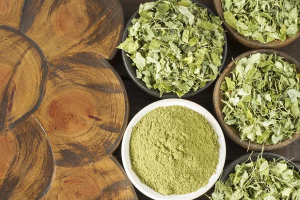 Yaprakları ve odun (moringa oleifera moringa tozu)