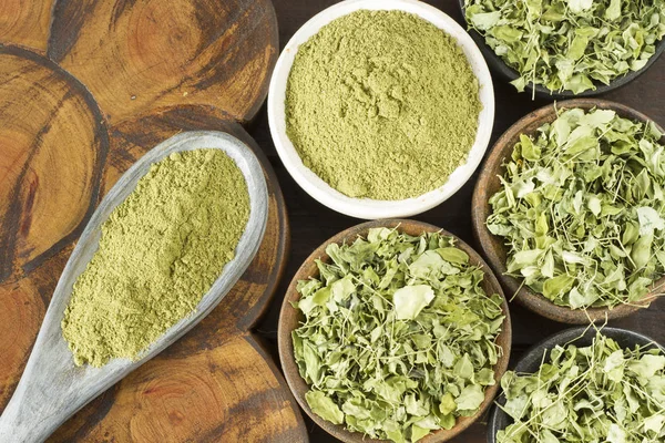 Yaprakları ve odun (moringa oleifera moringa tozu)