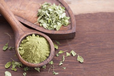 Yaprakları ve odun (moringa oleifera moringa tozu)