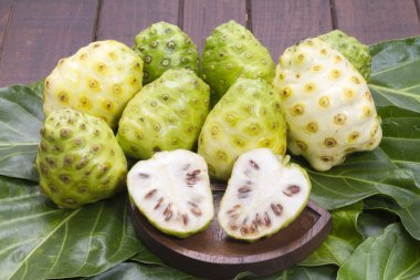 Noni tahtaya - Morinda citrifolia yığılmış