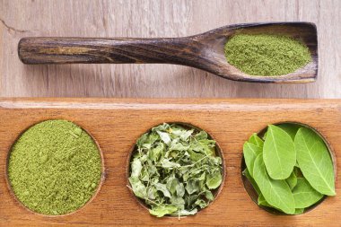 Yaprakları ve odun (moringa oleifera moringa tozu)