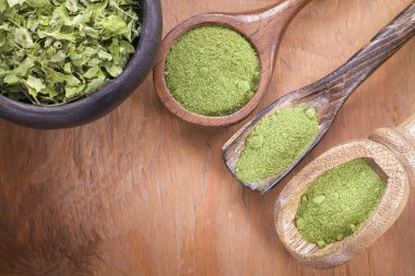 Yaprakları ve odun (moringa oleifera moringa tozu)