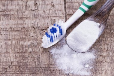 Kabartma tozu ve fırça ahşap tablo