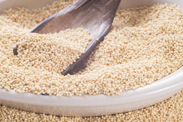 Pila de semillas y harina de amaranto — Foto de Stock