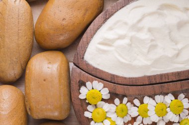 Hidrolize kolajen Protein ahşap arka plan üzerinde