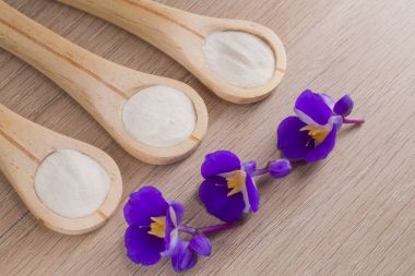 Hidrolize kolajen Protein ahşap arka plan üzerinde