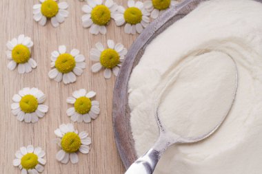 Hidrolize kolajen Protein ahşap arka plan üzerinde