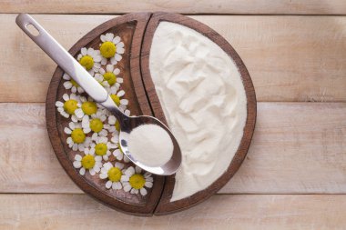 Hidrolize kolajen Protein ahşap arka plan üzerinde