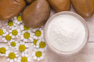 Hidrolize kolajen Protein ahşap arka plan üzerinde