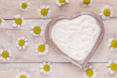 Hidrolize kolajen Protein ahşap arka plan üzerinde