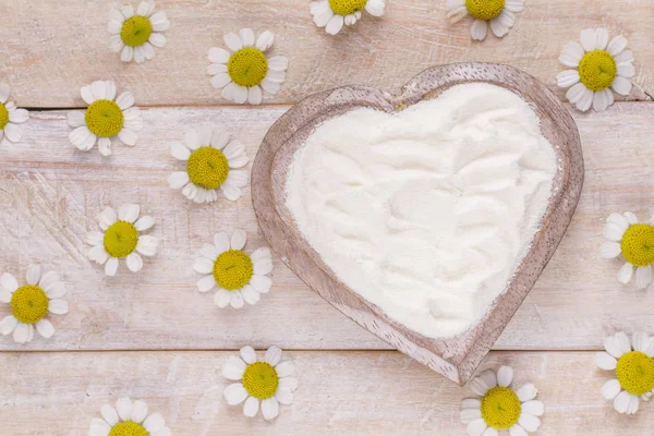 Hidrolize kolajen Protein ahşap arka plan üzerinde