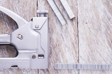 Zımba ve worktable üzerinde zımba