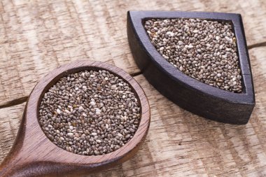 Chia tohum, tahta kaşık