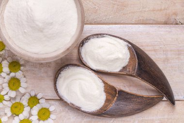 Tahta masadaki hidrolize kolajen proteini.