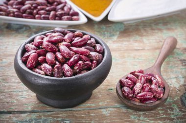 ahşap kase kırmızı fasulye fasulye