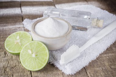 Pişirme soda ve limon ahşap tablo