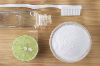 Pişirme soda ve limon ahşap tablo