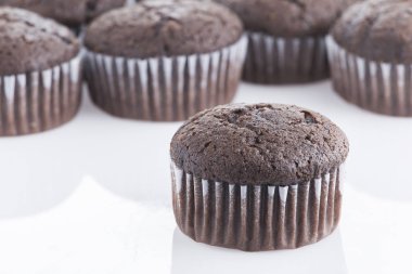 ev yapımı kekler beyaz zemin üzerine izole kapatmak