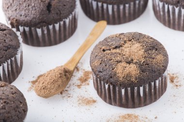 ev yapımı kekler beyaz zemin üzerine izole kapatmak