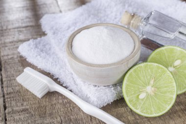 Pişirme soda ve limon ahşap tablo