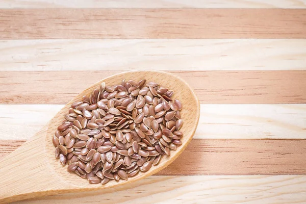Granos de semillas de lino sobre la mesa, Linum usitatissimum — Foto de Stock