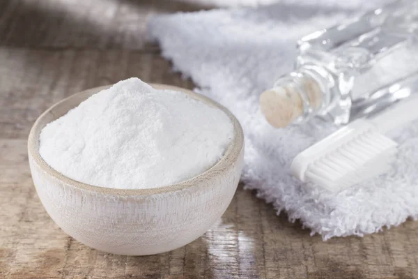 Baking soda with brush and vinegar — Stock Photo, Image