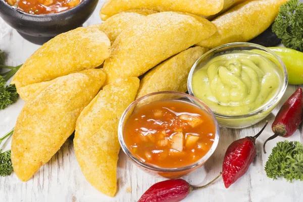 Empanadas Com Molho Picante Comida Tradicional Colombiana — Fotografia de Stock